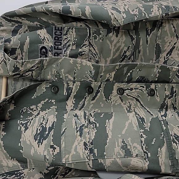 US Air Force Man's Utility Military Fatigues Camouflage Pattern Coat 32S - Picture 9 of 14